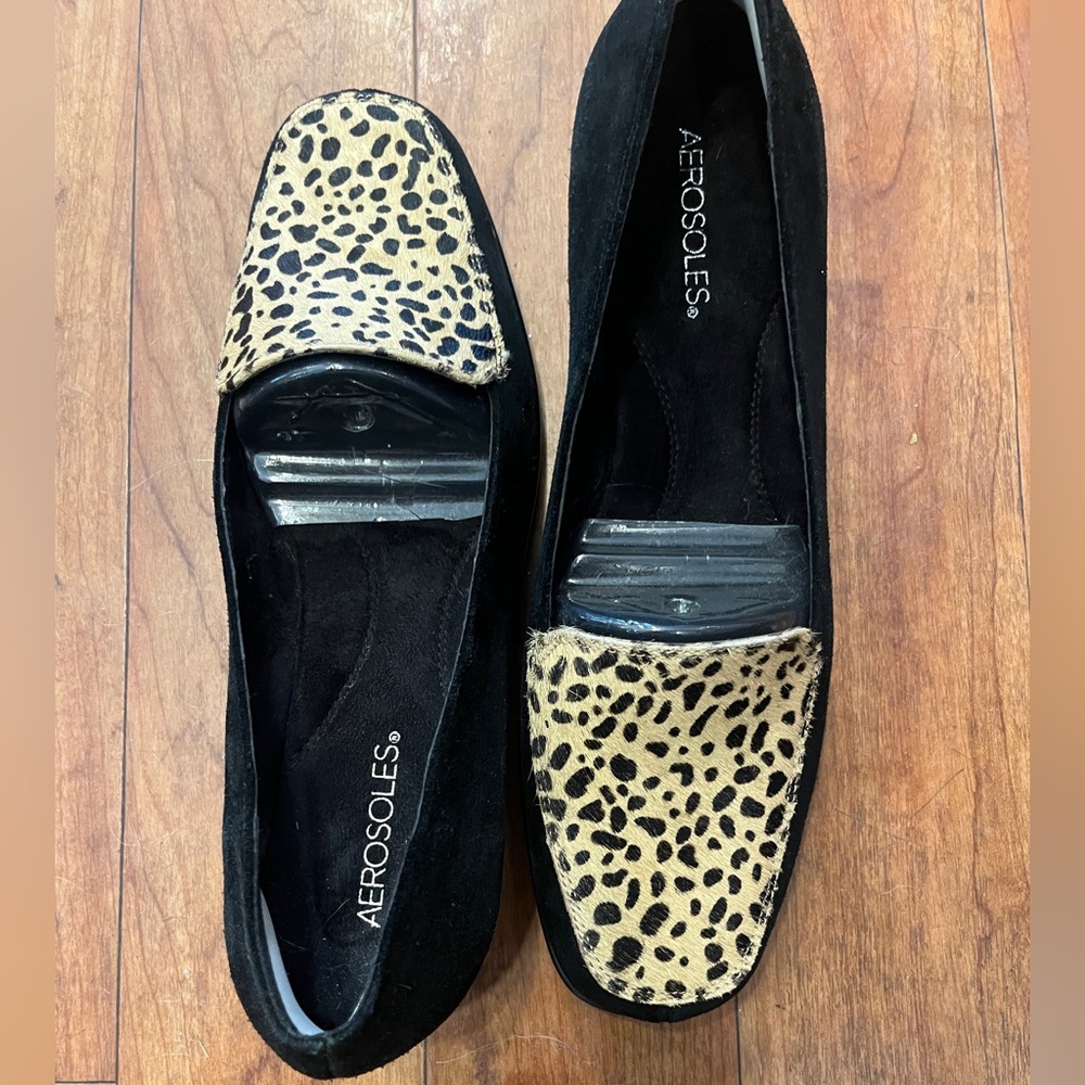 New air, soul, suede and pony hair, leopard print front. Never been worn.